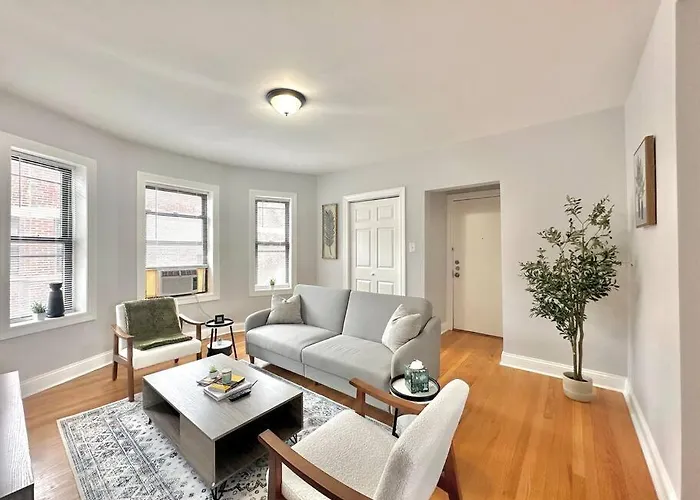 Apartment Cozy Retreat, Prime Location Near Loyola & Beach! *
