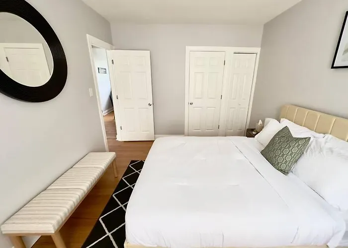 Cozy Retreat, Prime Location Near Loyola & Beach! Apartment Chicago