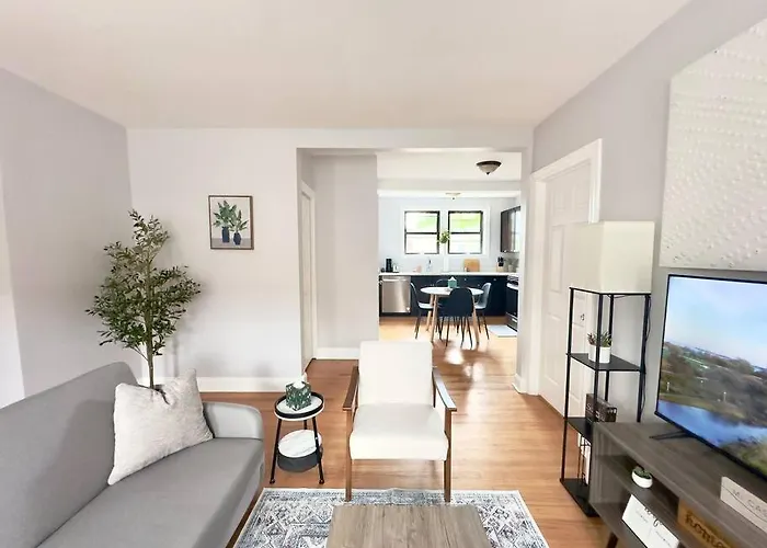 Apartment Cozy Retreat, Prime Location Near Loyola & Beach! *