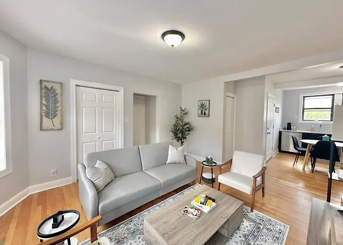 Apartment Cozy Retreat, Prime Location Near Loyola & Beach!