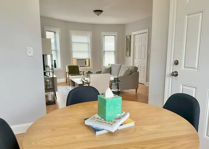 Apartment Cozy Retreat, Prime Location Near Loyola & Beach! *