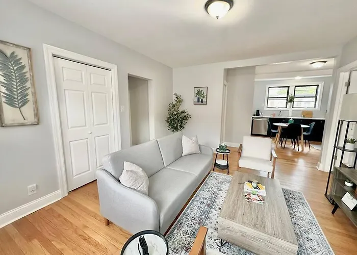 Cozy Retreat, Prime Location Near Loyola & Beach! Apartment Chicago
